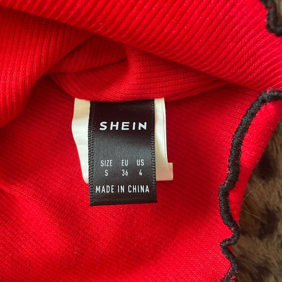 shein red crop top with black detailing - Picture 2 of 2